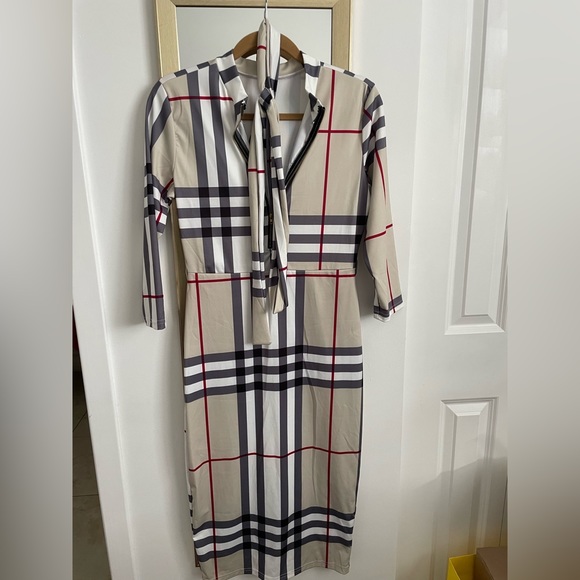 Berry Khaki Grid Quarter Sleeves Body-con Dress by MySexyStyles - Picture 2 of 6